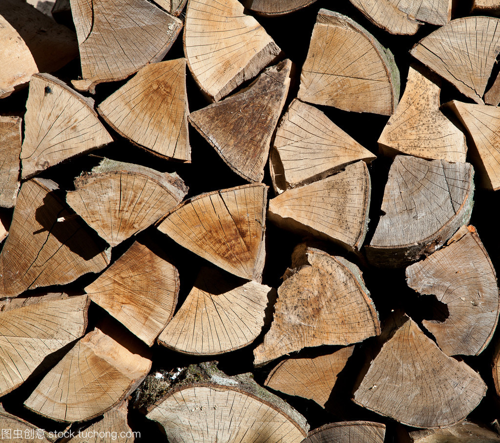 木材壁炉 温暖的灵魂与燃烧的艺术